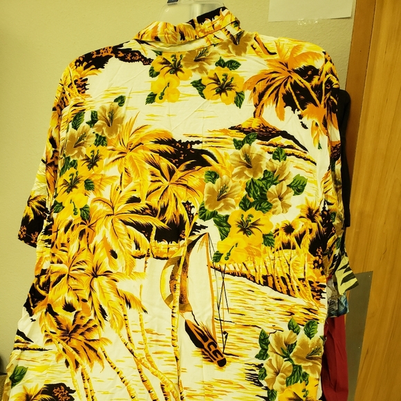 Pretty Men's tropical short sleeve button up shirt in bright yellows and black. - Picture 4 of 5